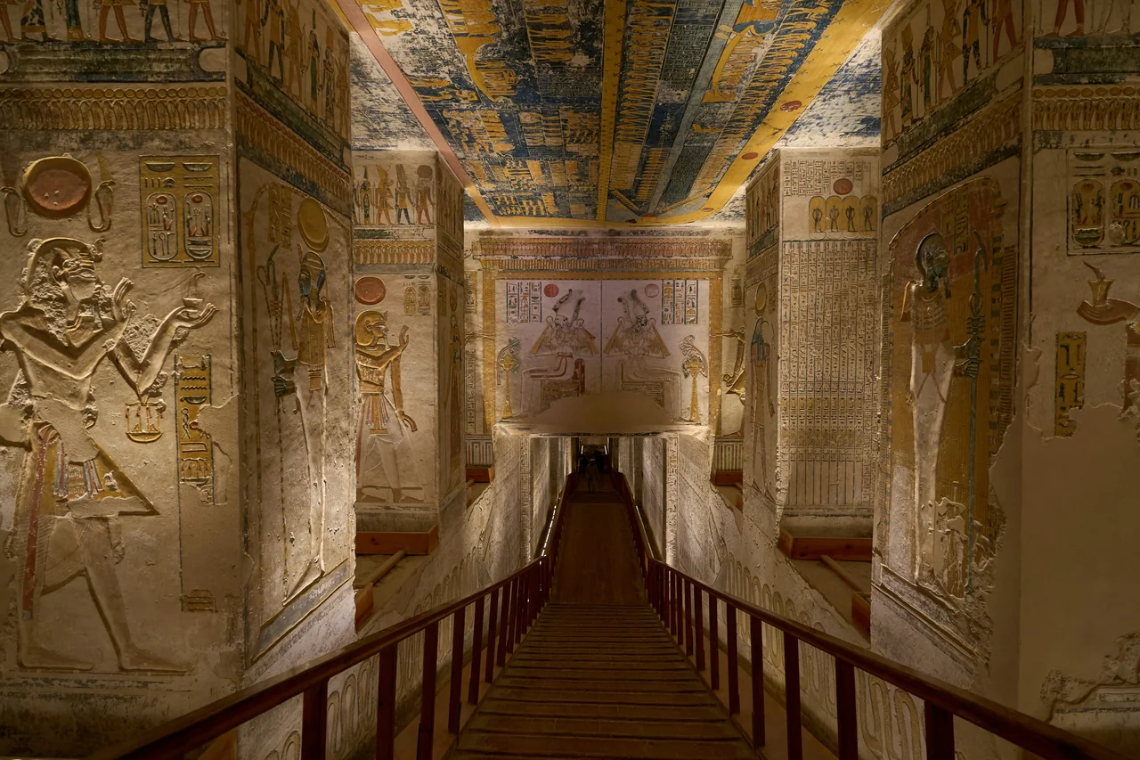 Bemalter Grabkorridor bei Luxor