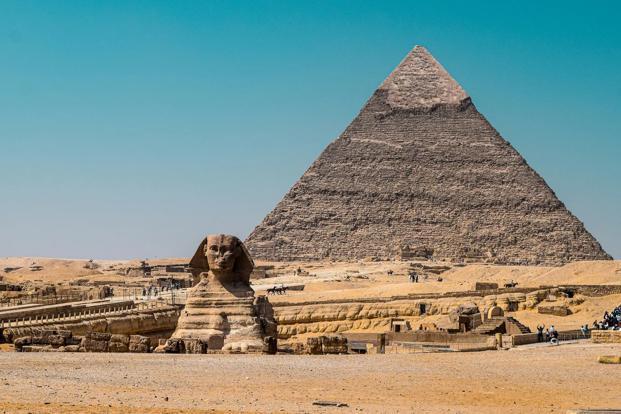 Sphinx und Chephren-Pyramide in Gizeh